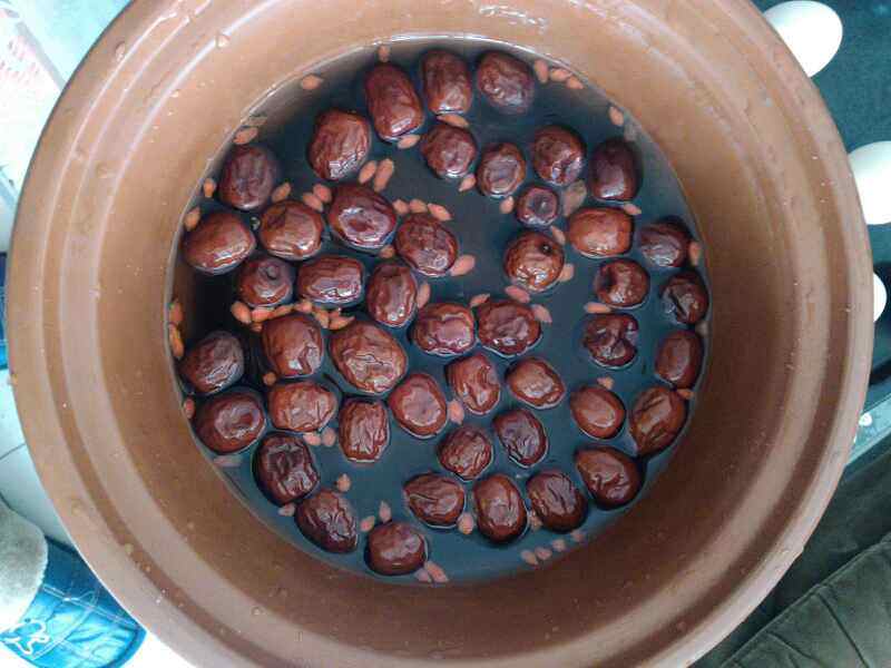 红枣鸡蛋桂圆黑糖水步骤2