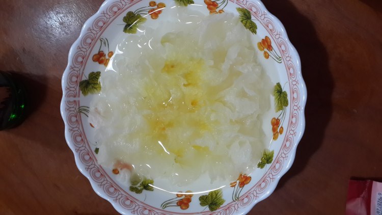 银耳甜汤步骤1