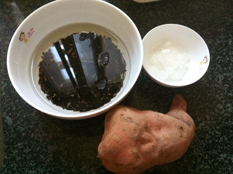 番薯菰米糖水步骤1