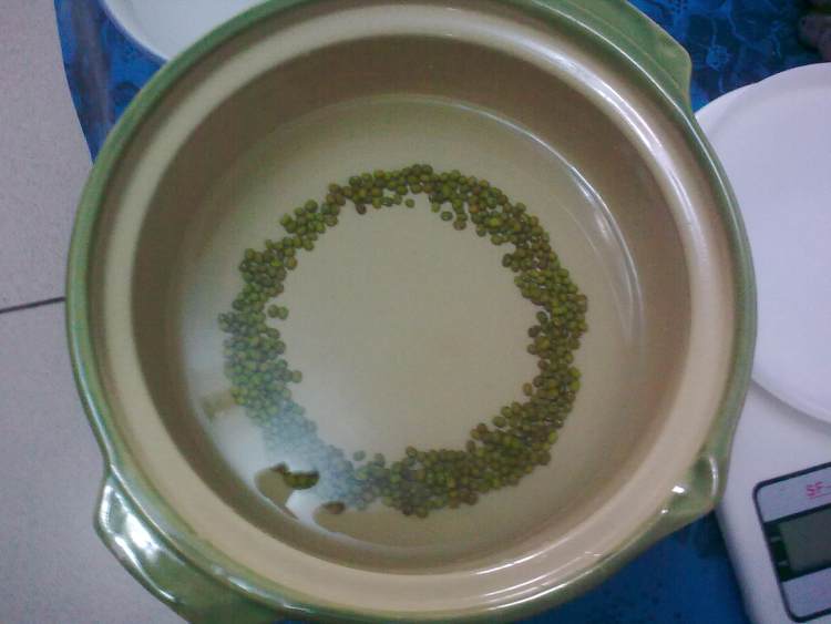 砂锅冰糖绿豆饮步骤2