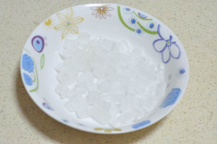 雪梨红枣银耳羹步骤3