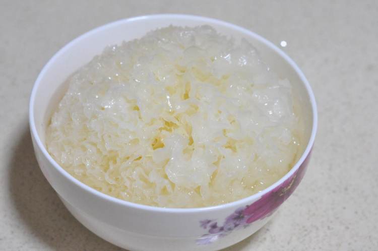 雪梨红枣银耳羹步骤4