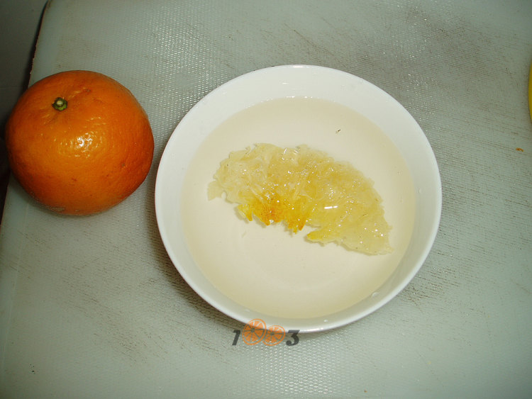 银耳炖甜橙步骤2