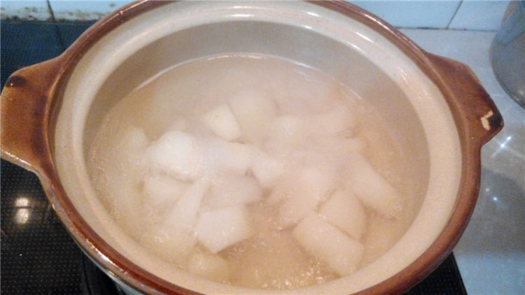雪梨红糖水步骤3