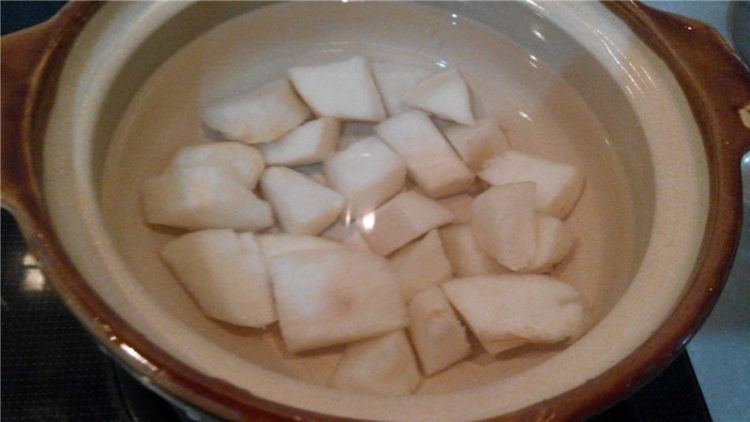 雪梨红糖水步骤2