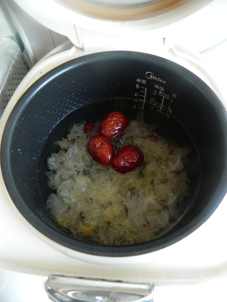 红豆银耳汤步骤4