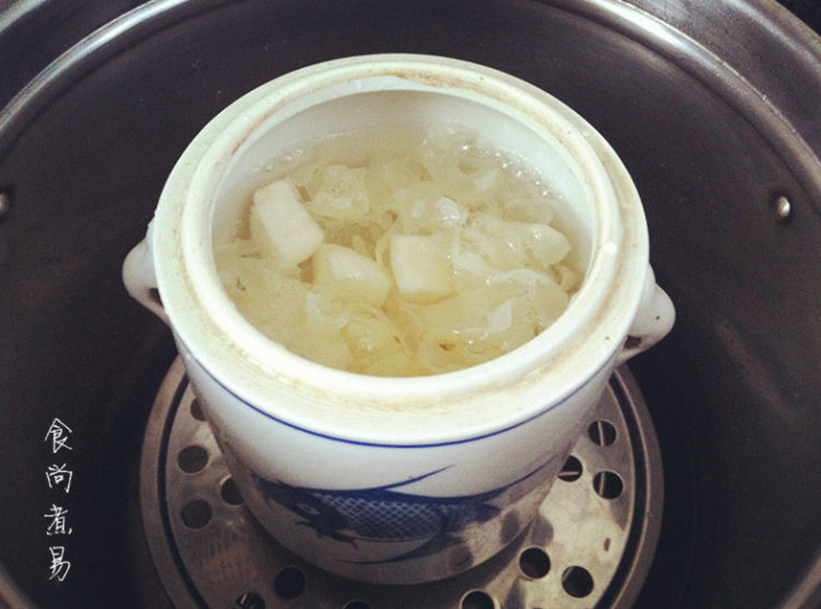 冰糖炖双雪步骤5