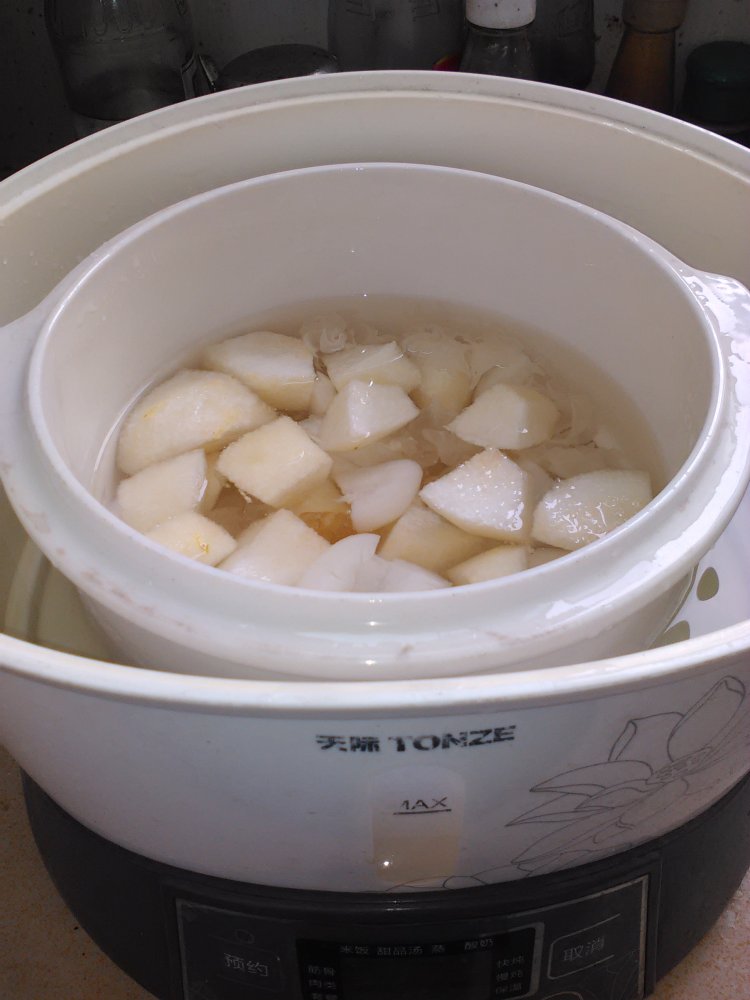 银耳雪梨炖海底椰步骤7