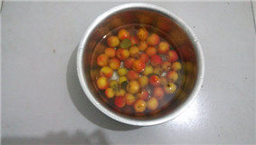 水煮海棠果步骤1
