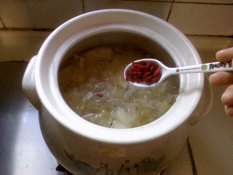 雪梨银耳糖水步骤6