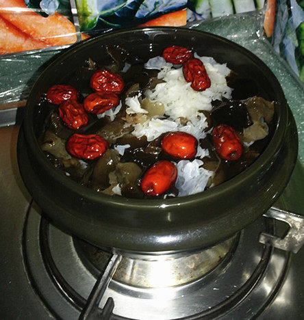 黑白木耳炖红枣步骤4