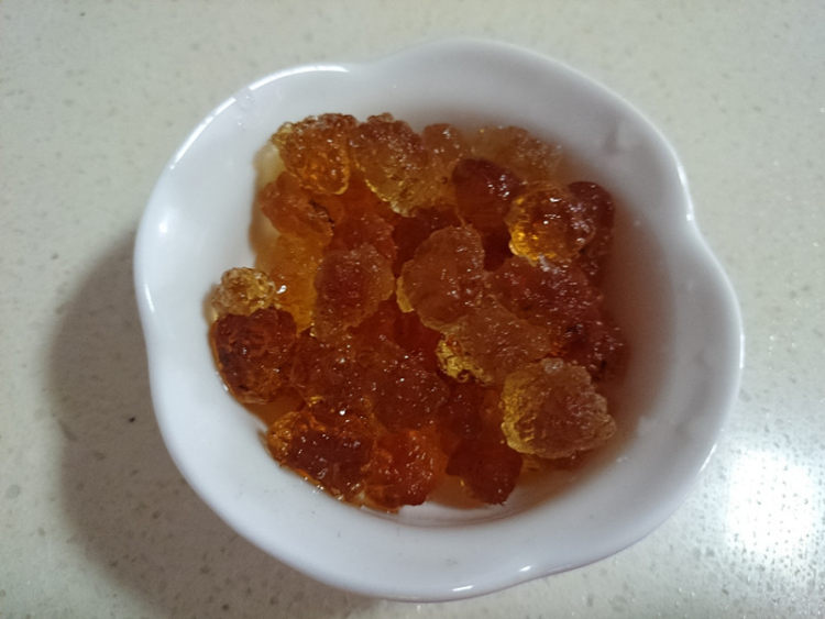 人参果桃胶炖银耳步骤2