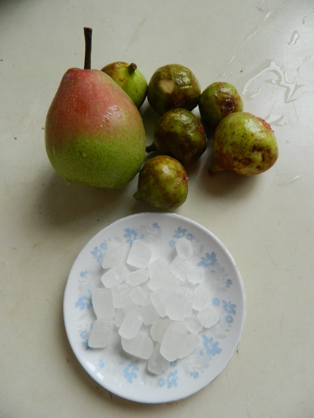 冰糖无花果炖梨步骤1