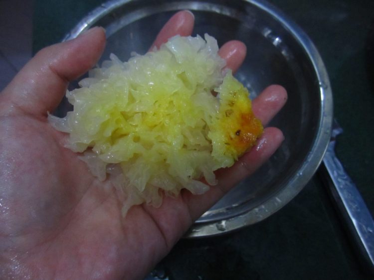 雪耳鹌鹑蛋糖水步骤3
