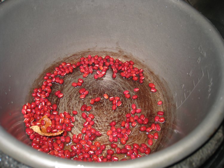 椰香桃胶红豆汤步骤4