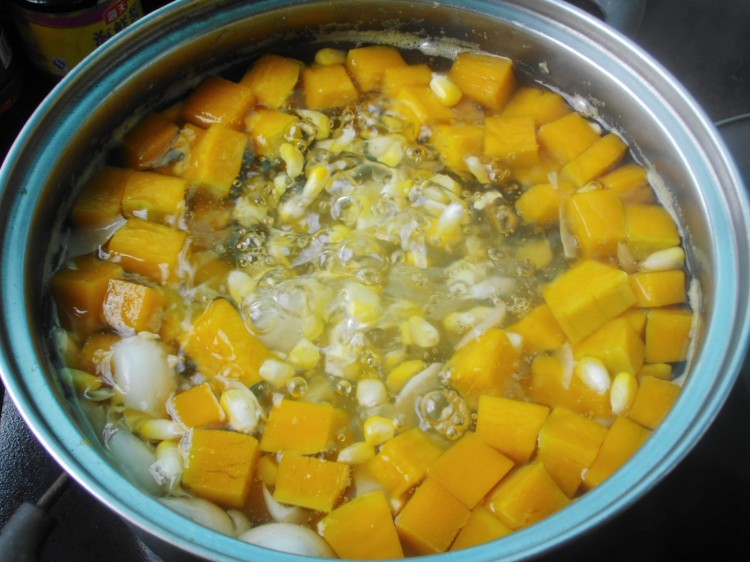 南瓜玉米百合甜汤步骤5