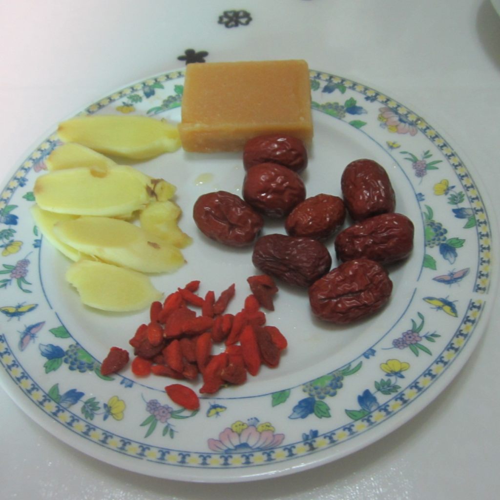 红糖红枣枸杞姜茶步骤2