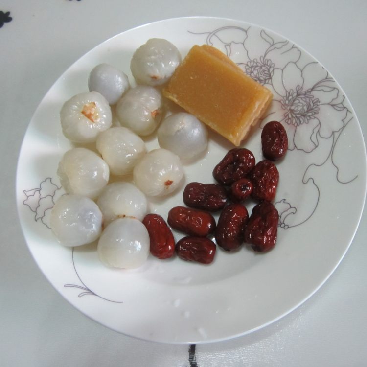 荔枝红枣红糖水步骤2