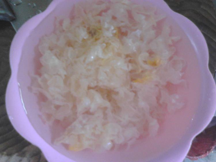 绿豆红枣银耳糖水步骤2