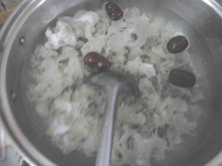 绿豆红枣银耳糖水步骤6
