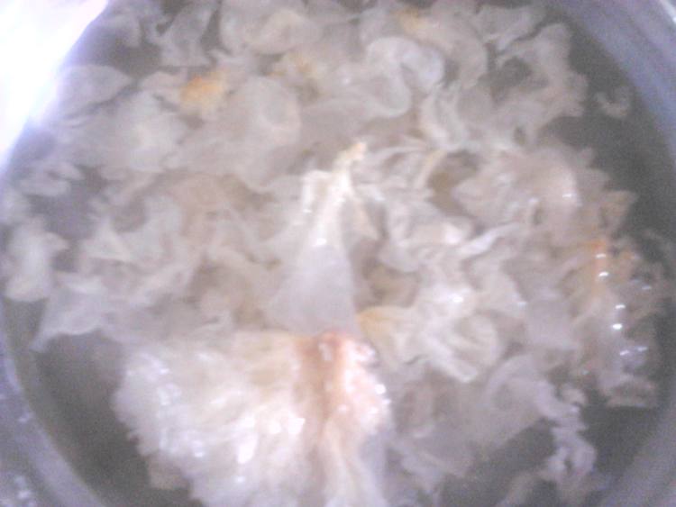 绿豆银耳糖水步骤3
