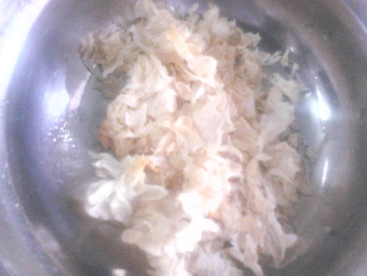绿豆银耳糖水步骤2