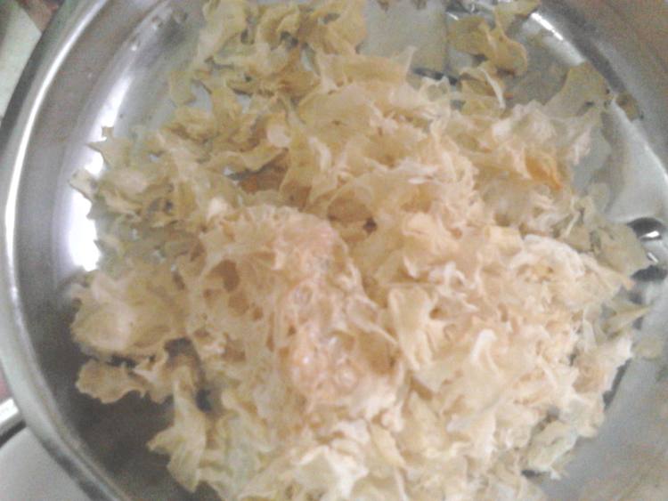 红豆银耳糖水步骤1