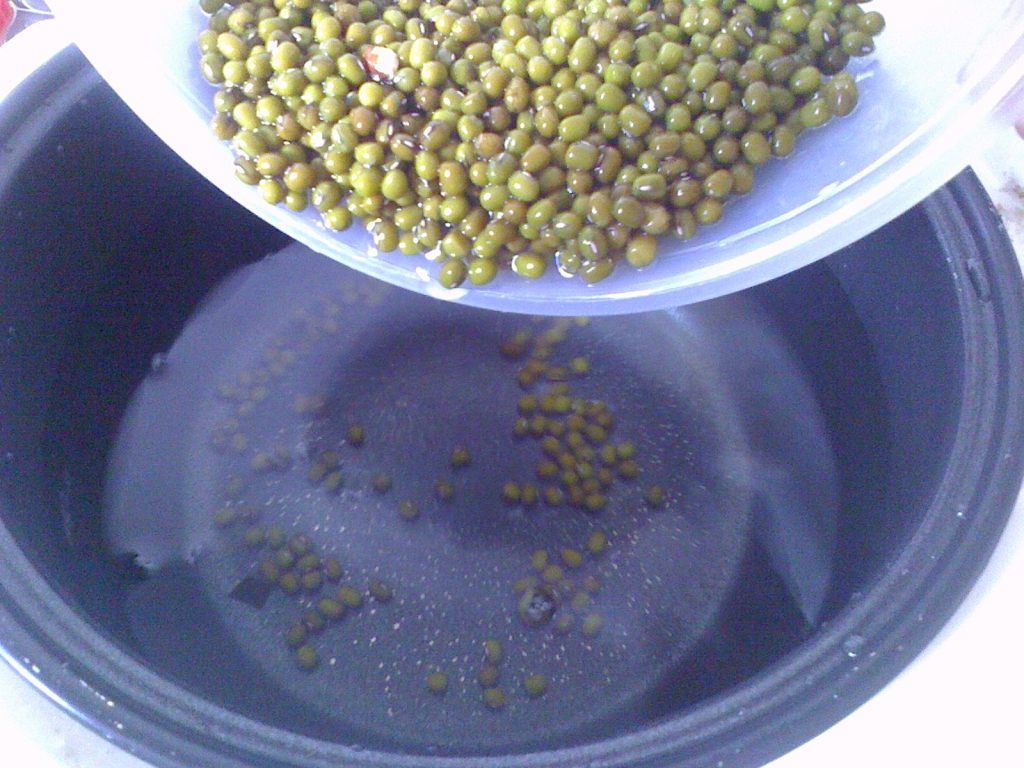 银耳绿豆糖水步骤3