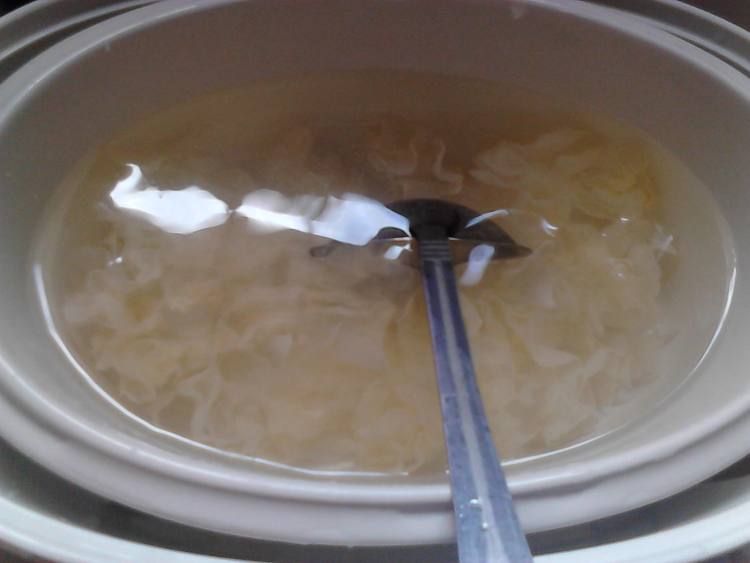 桂圆炖银耳步骤4