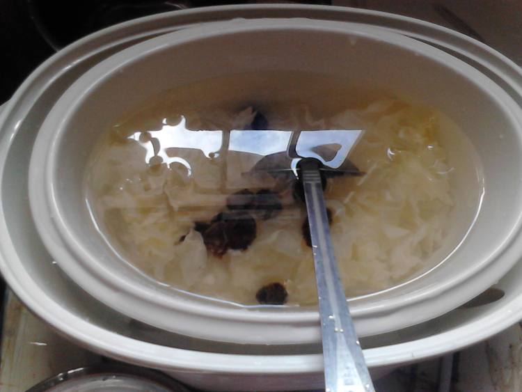 桂圆炖银耳步骤5
