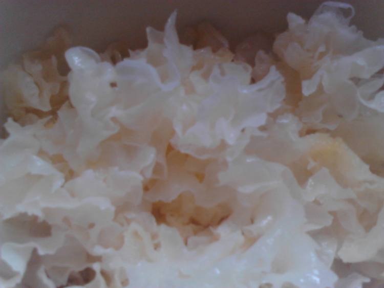 银耳桃子糖水步骤4
