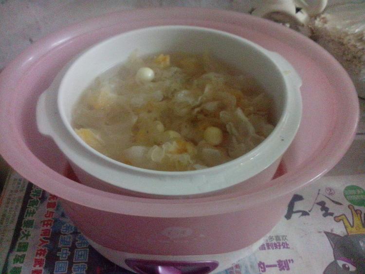银耳莲子汤步骤3