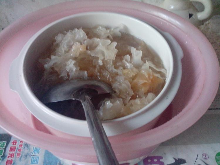 银耳莲子汤步骤6