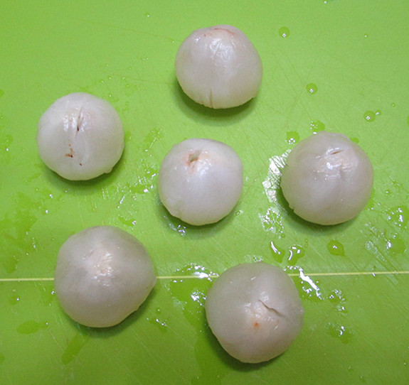 银耳苹果荔枝糖水步骤3