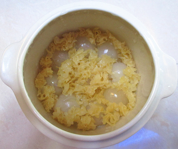 银耳苹果荔枝糖水步骤5