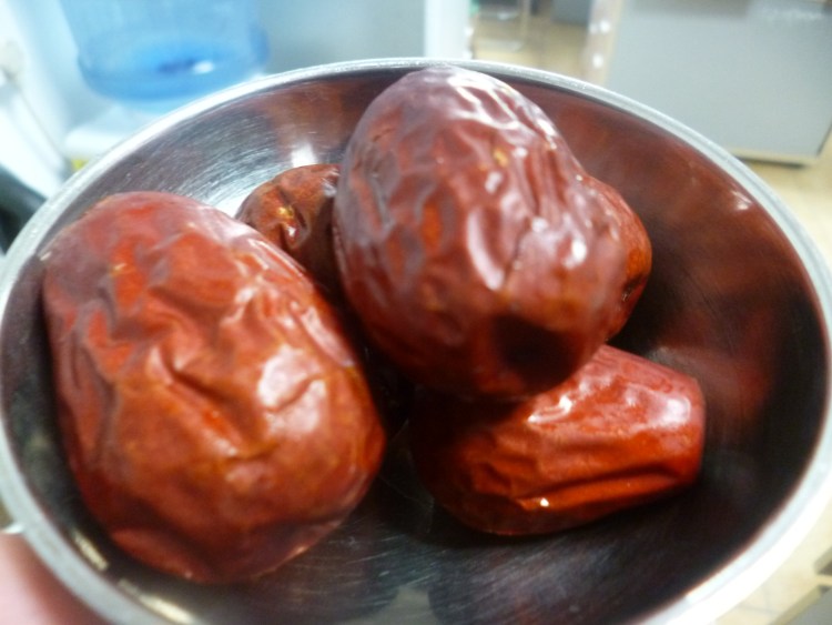 红枣桂圆鸡蛋糖水步骤1