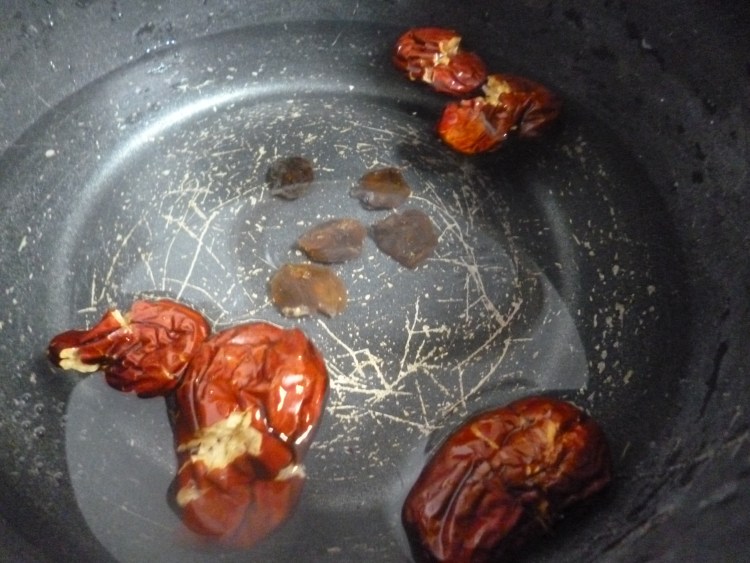 红枣桂圆鸡蛋糖水步骤3