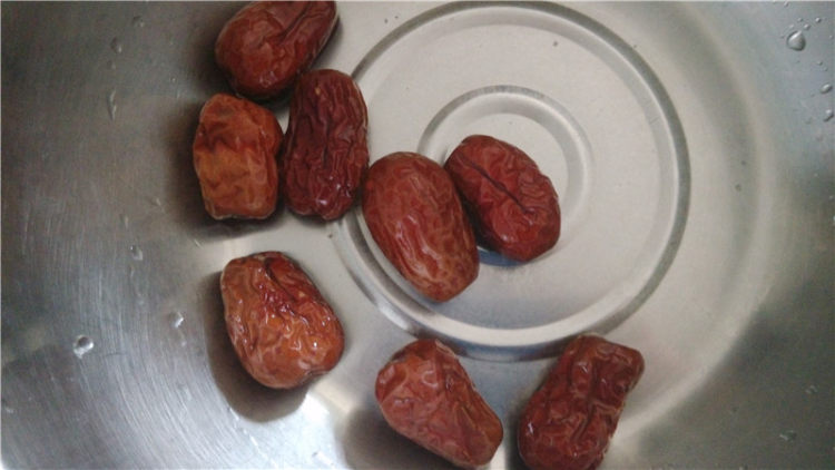 绿豆银耳红枣汤步骤4