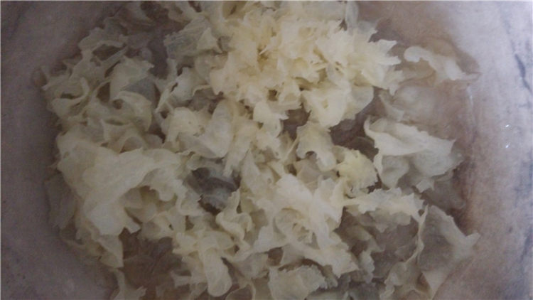 绿豆银耳红枣汤步骤3