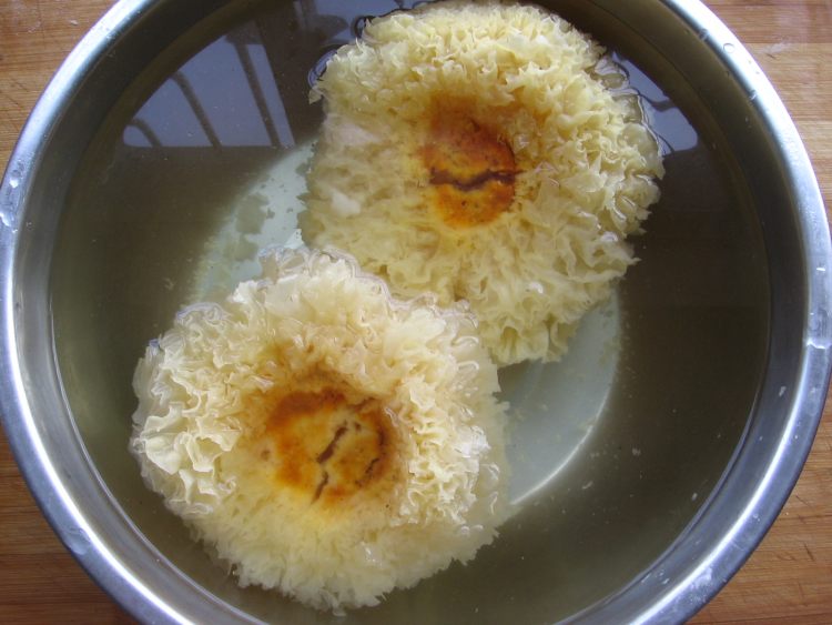 银耳马蹄糖水步骤3