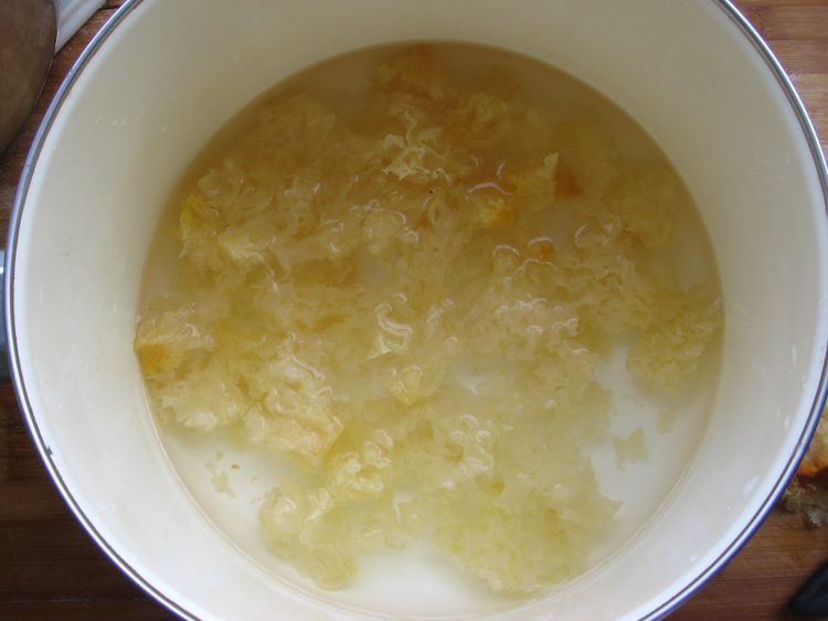 银耳马蹄糖水步骤4