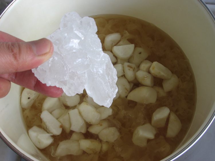 银耳马蹄糖水步骤6