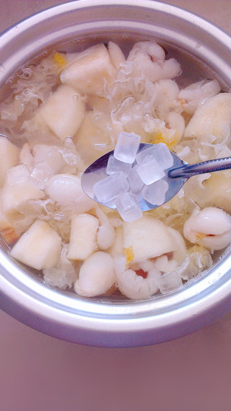 雪耳荔枝雪梨糖水步骤6