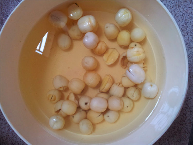 红豆莲子汤步骤2