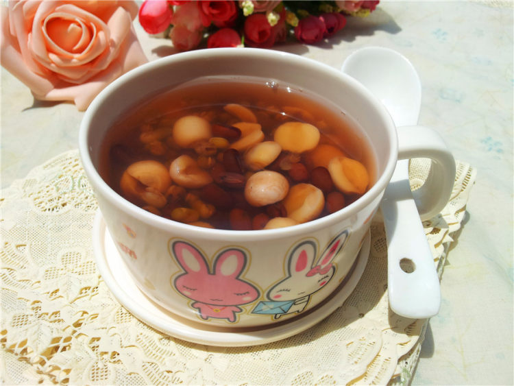 红豆莲子汤步骤6