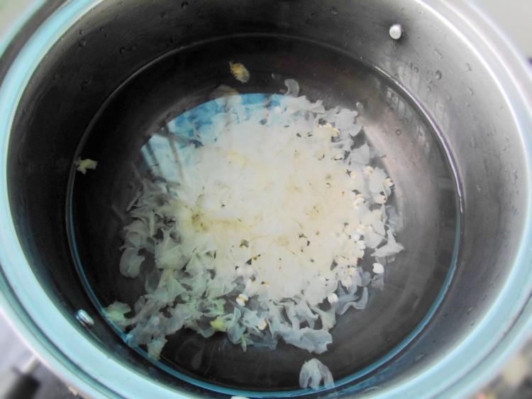 银耳薏米红薯糖水步骤5