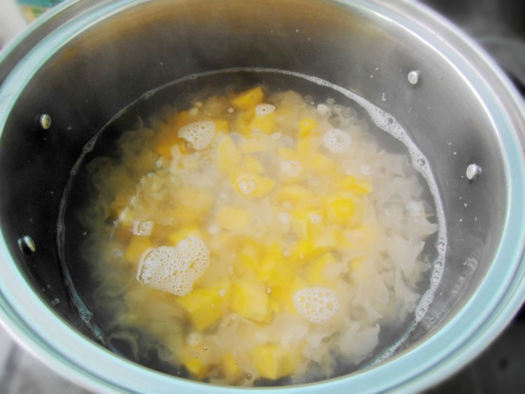 银耳薏米红薯糖水步骤6