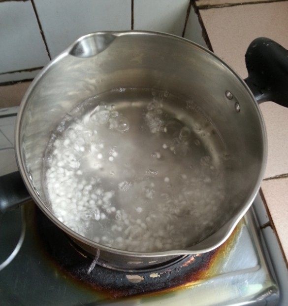 椰奶西米露步骤1