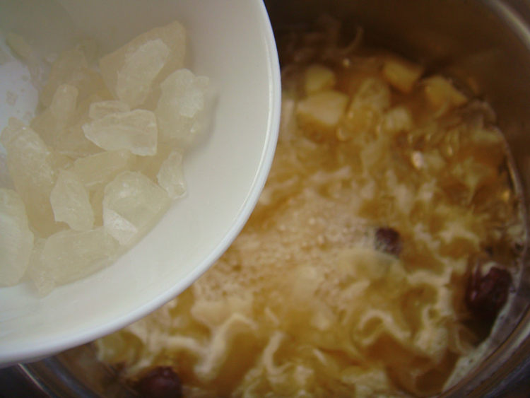 银耳红枣马蹄糖水步骤7