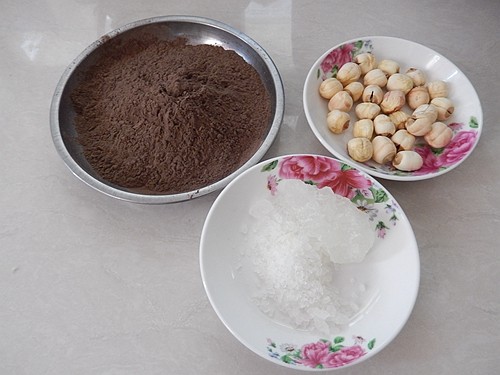 莲子龟苓膏步骤1